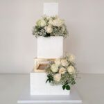 کیک با استند چوبی