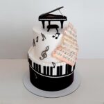 کیک تولد رویال پیانو